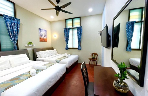 Downtown George Town Casa | Gurney Treasure - The Vintage Villa by Little Cabin