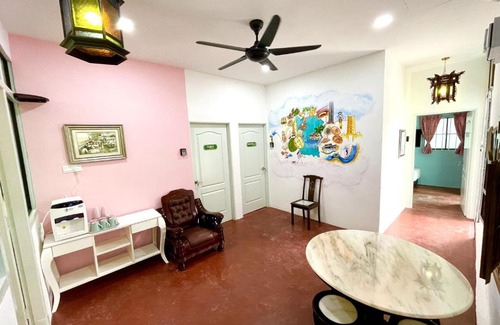 Downtown George Town Casa | Gurney Treasure - The Vintage Villa by Little Cabin