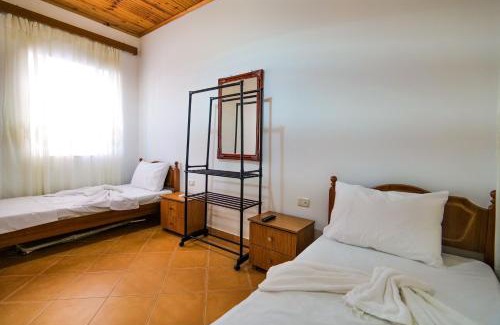 Lukove Casa | Gurra room's
