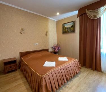 Solomjanskyj Hotel | Gusarskiy Hotel and Apartment