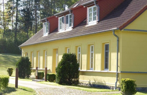 Gingst Apartamento | Gut Rattelvitz Parterre A, hochwertig, Sauna, Kamin, eTankstelle, Spielscheune, 15.000qm Parkland