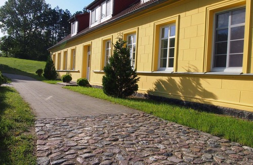 Gingst Apartamento | Gut Rattelvitz Parterre B, hochwertig, Sauna, Kamin, eTankstelle, Spielscheune, 15.000qm Parkland