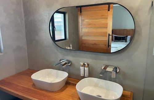 Mid Illovo Cabina | Gwahumbe Game & Spa