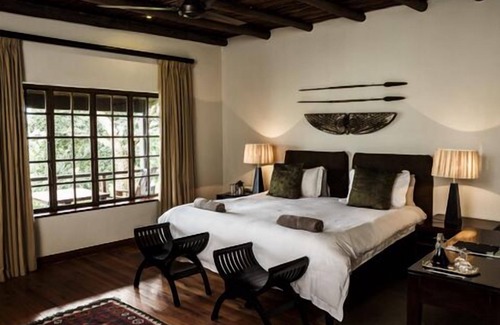 Mid Illovo Cabina | Gwahumbe Game & Spa