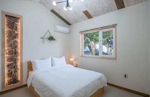 Andeok Casa | Gwarangpelong Minbak Jeju Couple Family Private House