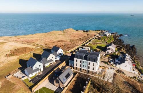 Amlwch Apartamento | Gwel Y Mor Courtyard By Birch Stays New Home