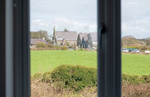 Llanfaelog Casa | Gwel Y Mynydd - A brilliant holiday home on Anglesey