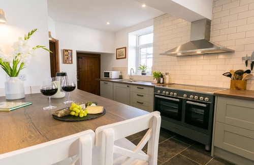 Nefyn Cabaña | Gwelfor - a sea view that sleeps 8 guests in 4 bedrooms