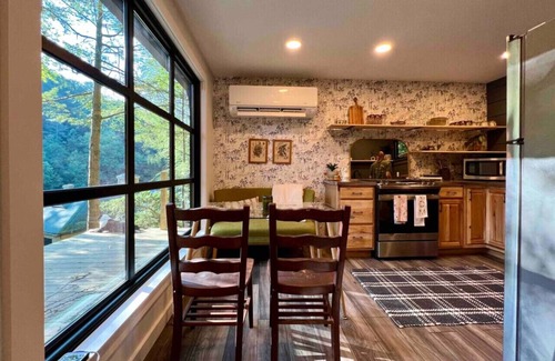 Ellwood City Cabina | Gwen's Cottage at Water's Edge
