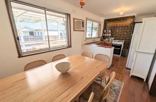 Croydon Casa | Gwendoline Cottage, Pets, Main St. Station