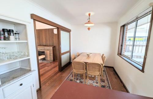 Croydon Casa | Gwendoline Cottage, Pets, Main St. Station