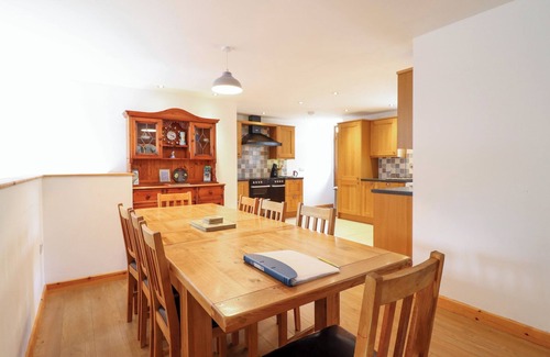 Llanbrynmair Casa | GWERNFFRIDD, with open fire in Llanbrynmair
