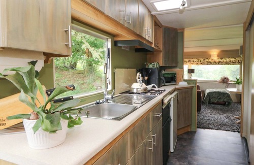 Pumpsaint Cabaña | GWYBEDOG, romantic, character holiday cottage in Lampeter