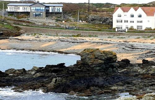 Trearddur Bay Casa | GWYNFA-3 BED- GROUND FLOOR APT - SEA VIEWS - TREARDDUR BAY