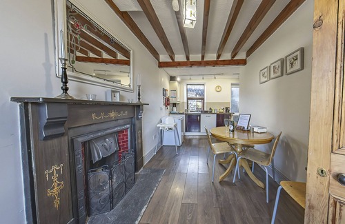 Cwmtirmynach Casa | Gwynfryn Summary: Thi