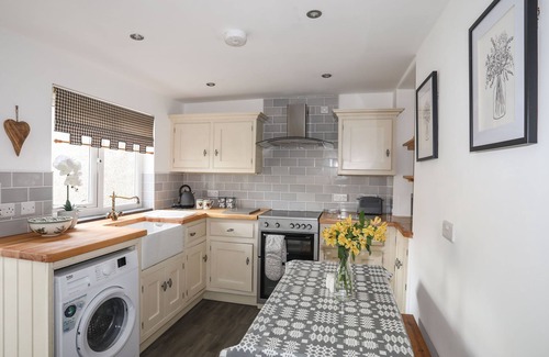 Llanystumdwy Cabaña | GWYNLE - LLANYSTUMDWY, romantic, with a garden in Criccieth