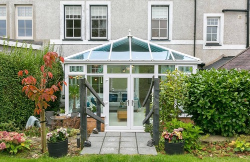 Chwilog Cabaña | Gwynle - sleeps 10 guests in 4 bedrooms