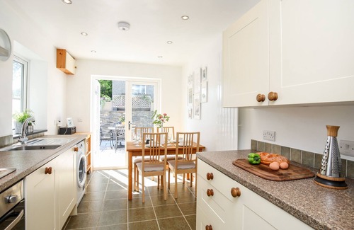 Llanystumdwy Cabaña | GYDA'R LLIF, pet friendly, character holiday cottage in Criccieth