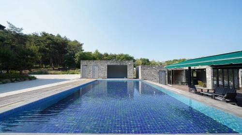 Gyeongju Casa | Gyeongju Byeolgwadaliyagi Dog-friendly pension