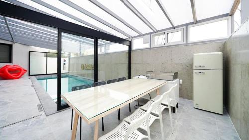 Gyeongju Casa | Gyeongju Marbella Pool Villa N Screen Golf
