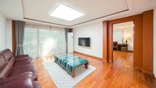 Gyeongju Casa | Gyeongju Recreation Area Hanok Pool Villa