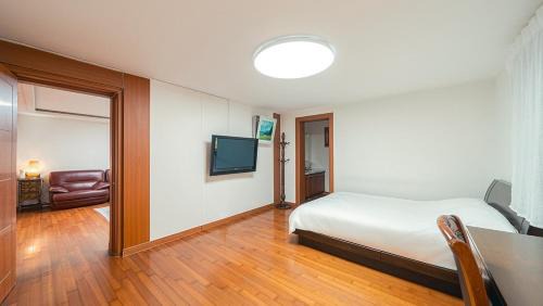 Gyeongju Casa | Gyeongju Recreation Area Hanok Pool Villa