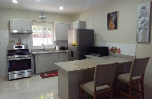 IronShore Estates Casa | GYM+POOL+Hottub+3 Lounge Areas-#3 Airport 10minutes 2 BED 2.5 BATH TOWNHOUSE