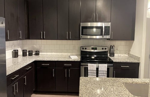 Loring Heights Apartamento | GYM, POOL, ROOFTOP PET FRIENDLY MODERN 2 BED 2 BATH CONDO W MIDTOWN