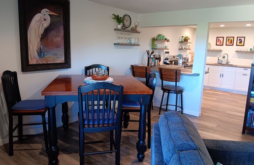 North Bend Apartamento | Gypsy by the Bay with Fireplace