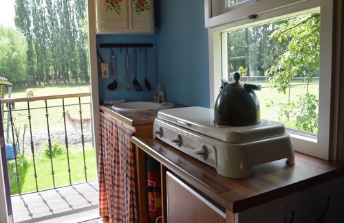 Municipality of Bergen op Zoom Casa | Caravana Gitana en Weideblick con Animales