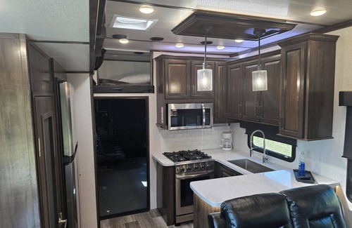 Yellville Casa | Gypsy Soul Glamping Escape – Upscale 5th Wheel Retreat with Mountain Views