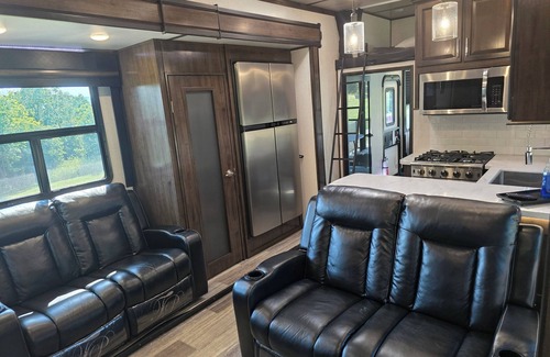 Yellville Casa | Gypsy Soul Glamping Escape – Upscale 5th Wheel Retreat with Mountain Views