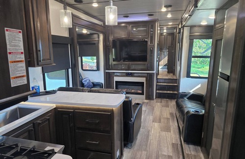 Yellville Casa | Gypsy Soul Glamping Escape – Upscale 5th Wheel Retreat with Mountain Views