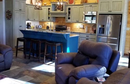 Story Cabina | Gypsy Sunset cabin - gorgeous sunset views overlooking Lake Ouachita valley,