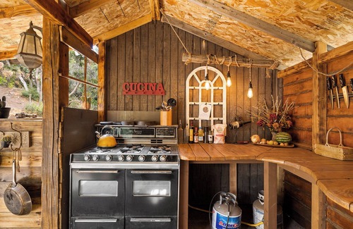 Leona Valley Casa | Gypsy Trailer Boho Glamping