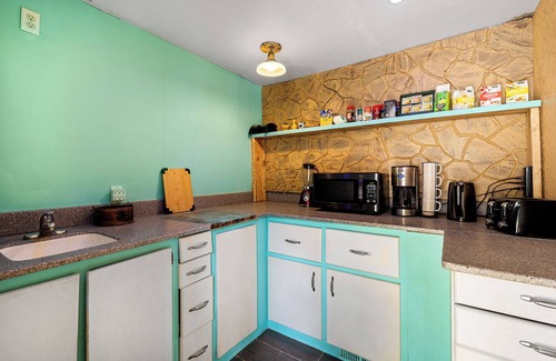 Leona Valley Casa | Gypsy Trailer Boho Glamping