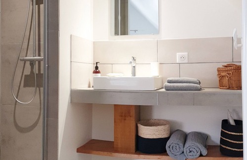 Coulanges-la-Vineuse Cama Y Desayuno | Hébergement Indépendant Dans Maison Avec Piscine, au Coeur du Vignoble
