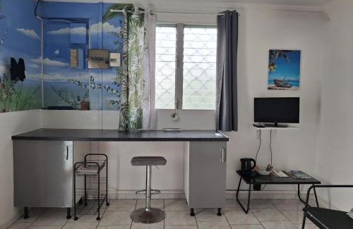 Le Lamentin Apartamento | Hébergement en rez-de jardin clos proche de l'aéroport et des commodités