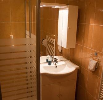 Komarom Apartamento | Hét Vezér Apartmanhotel
