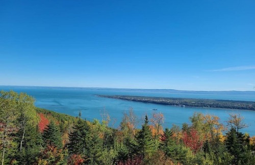 Les Eboulements Chalet De Esquí | Hôtel à la maison - L'Horizon, spa et fleuve