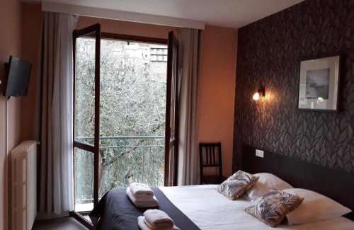 Uzerche Hotel | Hôtel Ambroise