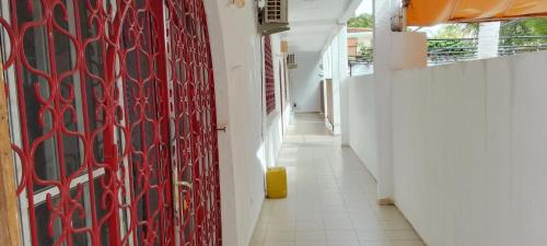Saly Cama Y Desayuno | Hôtel bar tamou baobab