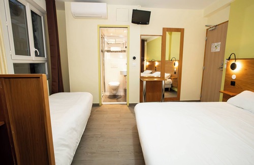 18th Arrondissement Hotel | Hôtel de la Terrasse