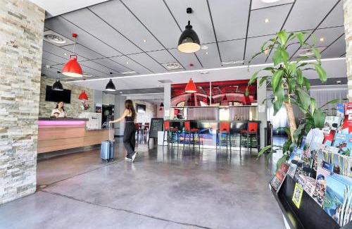 Meyzieu Hotel | Hôtel des Lumières Lyon Meyzieu Arena Stadium