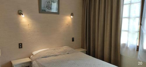Mornas Hotel | Hôtel et Restaurant Le Manoir - Echangeur A7-A9 - 24h-24h