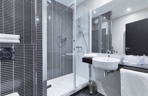 Montigny-le-Bretonneux Hotel | Hôtel Kyriad Saint Quentin en Yvelines - Montigny