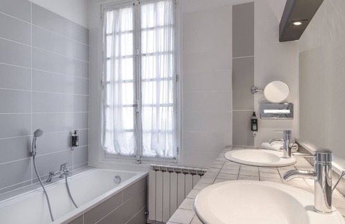 Villeneuve-les-Avignon Hotel | Hôtel la Magnaneraie