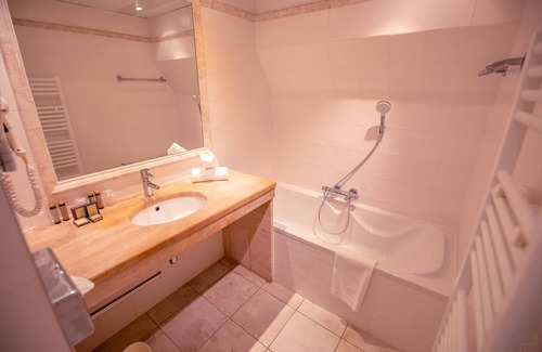 City of Carcassonne Hotel | Hôtel Le Donjon - Coeur de la Cité Médiévale