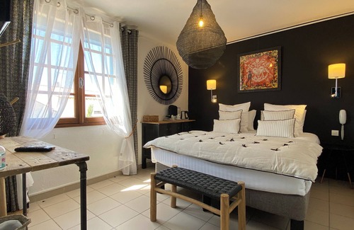 Saintes-Maries-de-la-Mer Hotel | Hôtel Le Neptune en Camargue