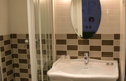 9th Arrondissement Hotel | Hôtel Les 3 Poussins